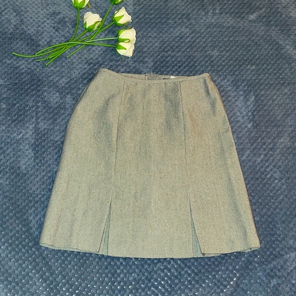 NWT SET OF BLAZER AND SKIRT - Picture 10 of 17